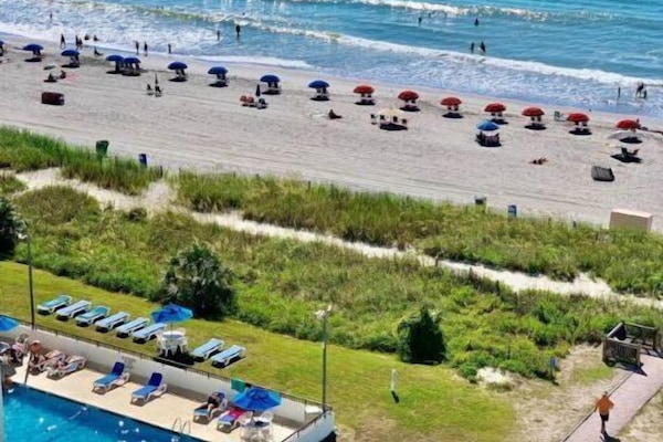 Piscina coberta i piscina a l'aire lliure