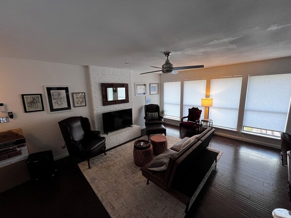 Smart TV, books, offices