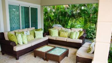 Family Villa | Garden view