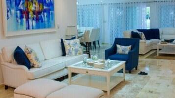 Villa familiar | 5 dormitorios, caja fuerte, mobiliario individual y cortinas opacas