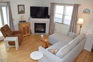 Una Smart TV, una chimenea