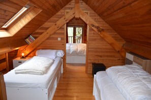 3 habitaciones, tabla de planchar con plancha y cuna de viaje 