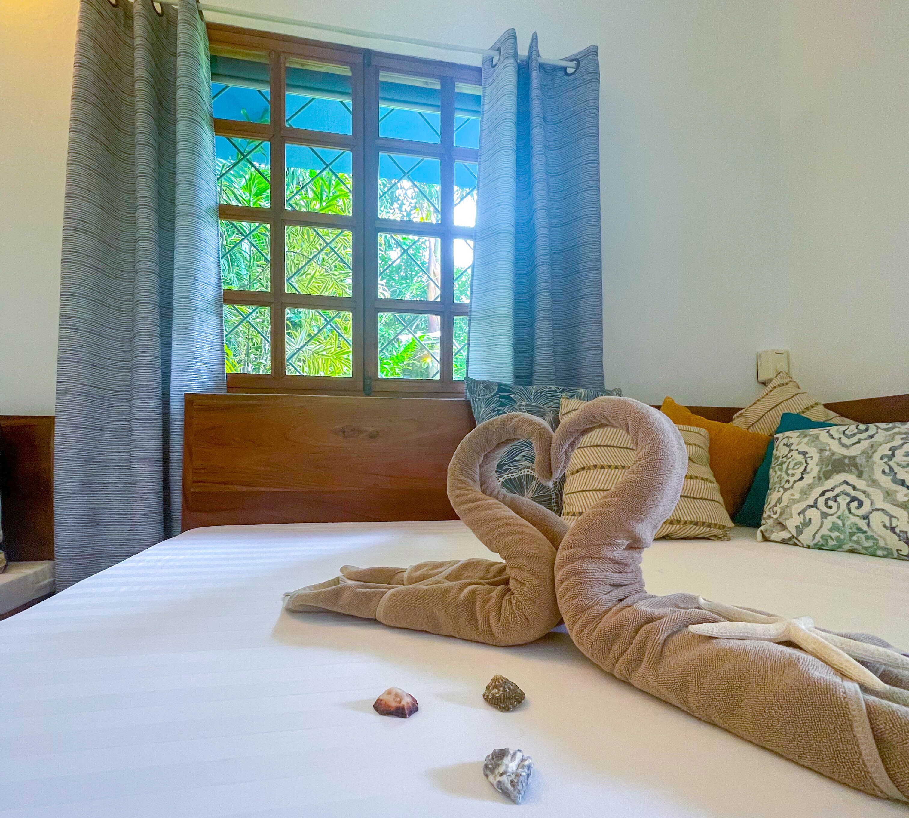 1 habitación, caja de seguridad en la habitación y escritorio 