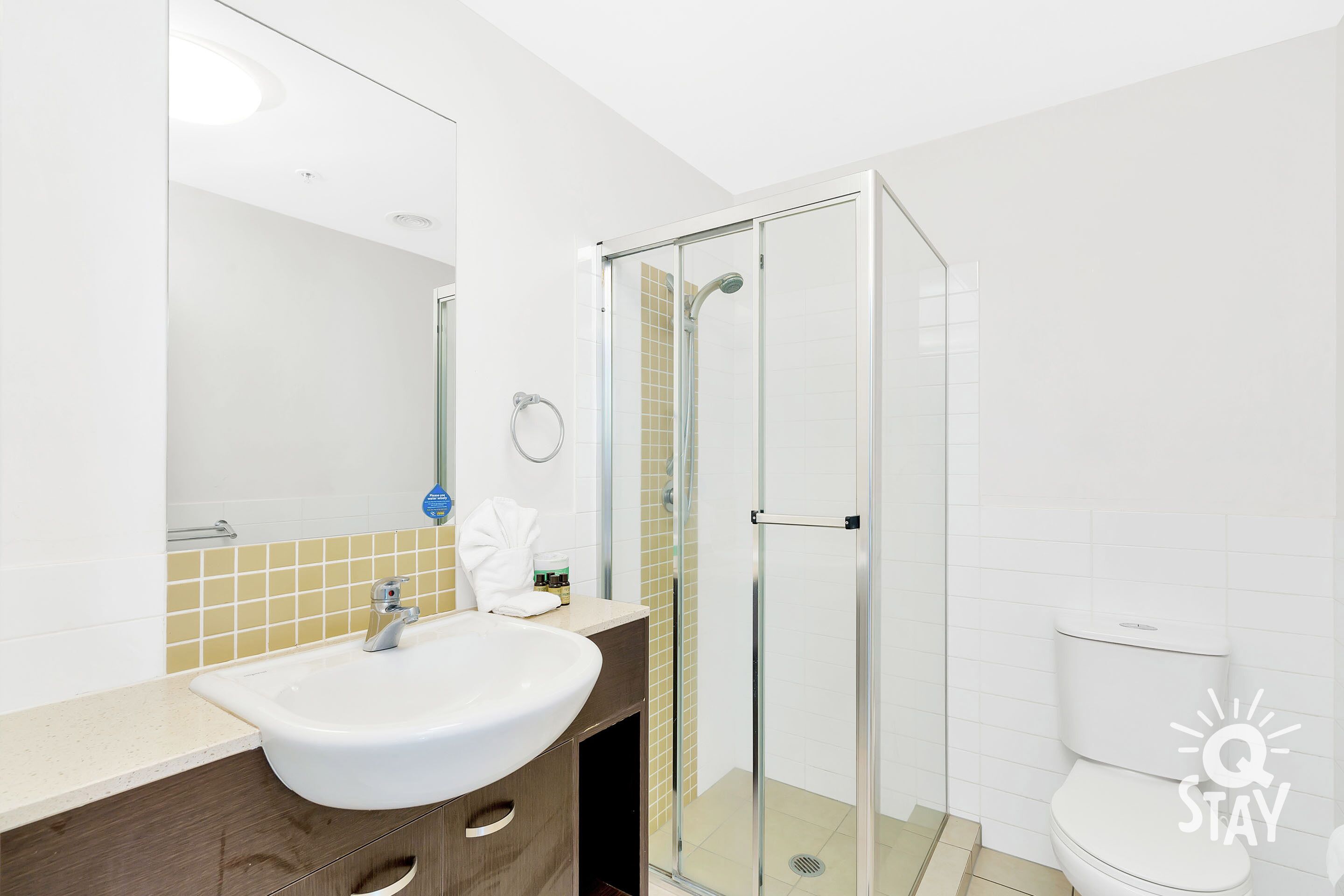 Wings – 3 Bedroom 2 Bathroom — Q Stay — image 18