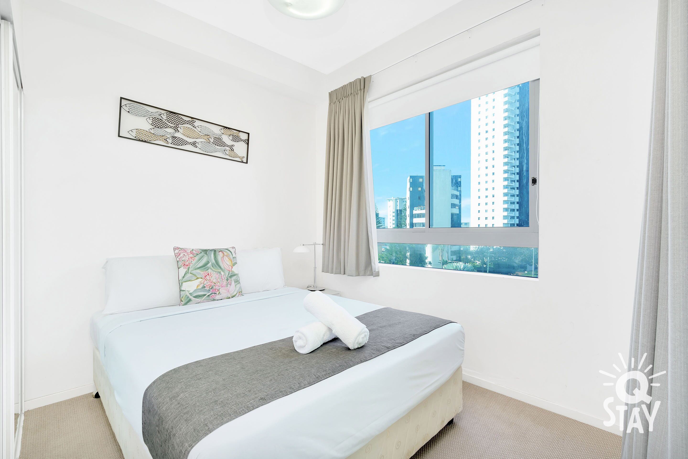 Wings – 3 Bedroom 2 Bathroom — Q Stay — image 11