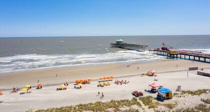 Salty Shack #A - Across from the Beach - Central Location - Dogs Welcome with Approval