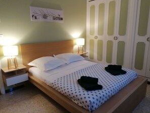 2 chambres, fer et planche à repasser, lit parapluie, Wi-Fi gratuit