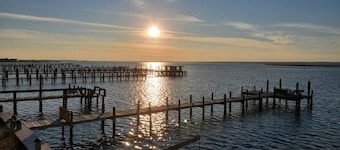 Endless Sunsets-The Honeymooner-Waterfront w/ Dock, Sunsets