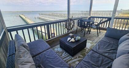 Endless Sunsets- 1BR Waterfront with Private Dock & Screened Porch