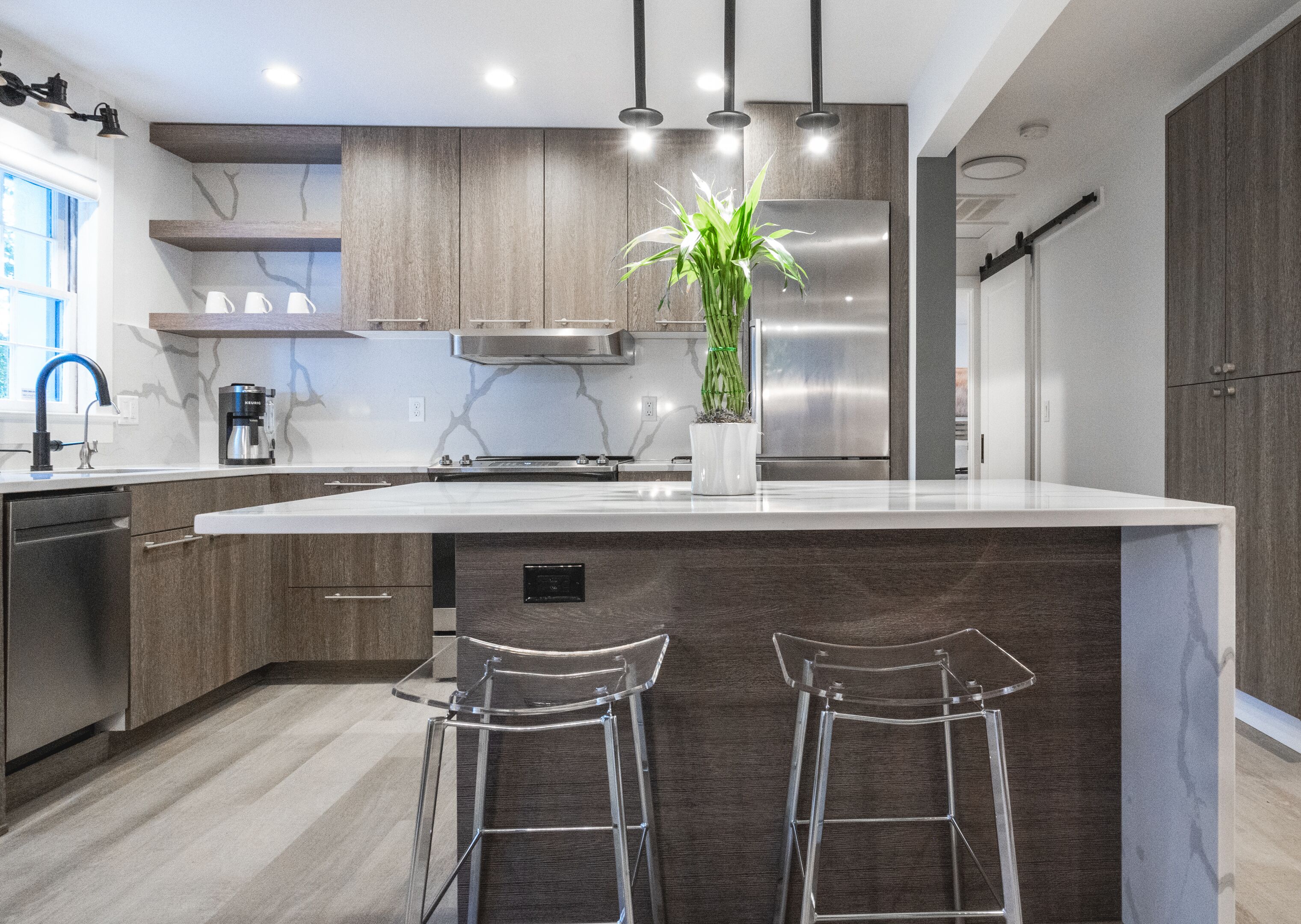 5✫Downtown Abbey*Historic District*Free Parking*Lush Gardens*All New