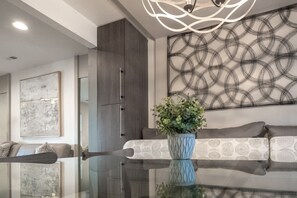 Dining - Work? Play? Wedding?  5 ✪ Stay in Historic District (Wilmington)