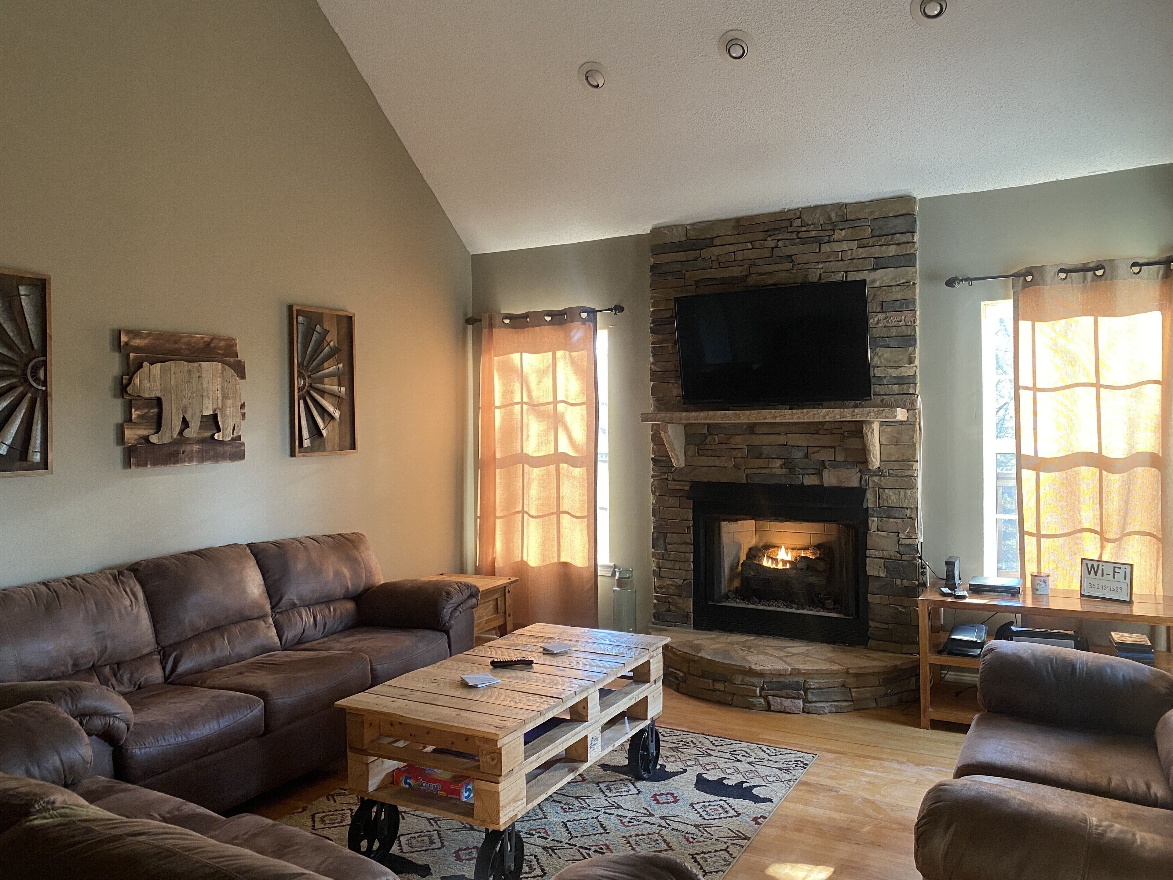 Private Mountain Home in Gated River Resort with Lots of Amenities 