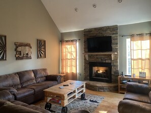 Smart-TV, Kamin, DVD-Player, Tischtennisplatte