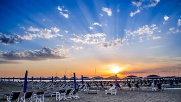 PĂ„ stranden och strandhanddukar