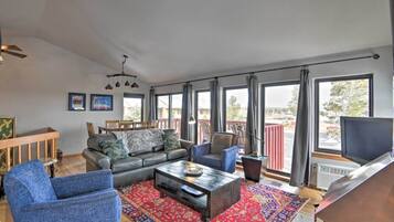 Smart TV, fireplace, Netflix, DVD player