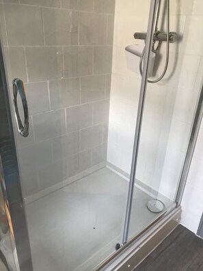 House, Multiple Beds | Bathroom | Shower, hair dryer, towels, shampoo - Stunning 3-bed House in Liverpool (Liverpool)