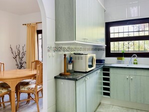 Réfrigérateur, micro-ondes, four, lave-vaisselle