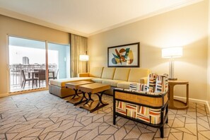 Télévision, jeux vidéo, lecteur de DVD, baby-foot