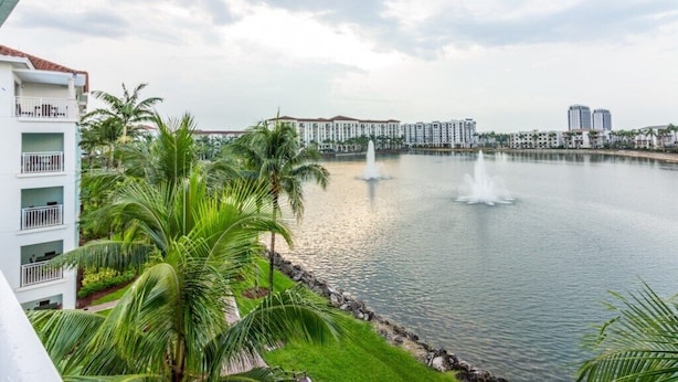 Property grounds - Doral | Miami Golf Stay | Pool & Golf | 2BR (Miami)