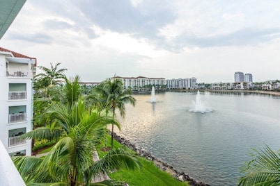 Doral | Miami Golf Stay | Pool & Golf | 2BR