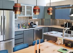 Microondas, horno y lavavajillas 