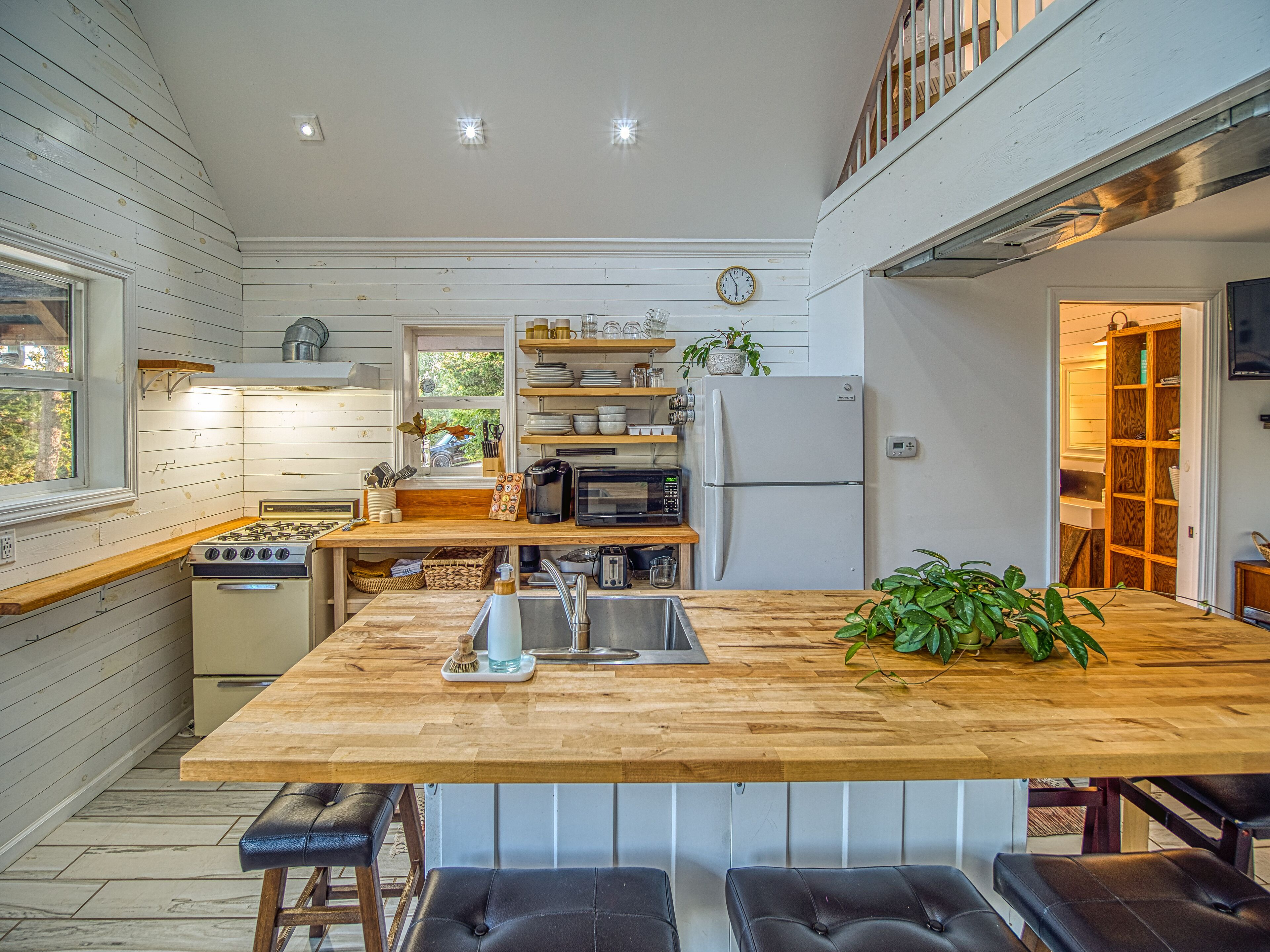 Modern Home + Cozy Vibes + Table Rock Lake + Branson + Buffalo National River 