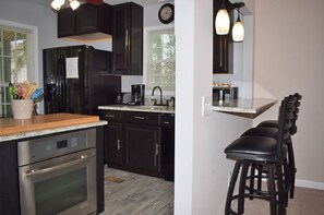 Fridge, microwave, oven, stovetop - Vacation Diggs - Close to Memorial Park! (Chincoteague)