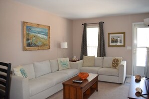 TV - Vacation Diggs - Close to Memorial Park! (Chincoteague)