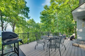 Outdoor dining - Serene Hideaway with Views, 1 Mi to Hike & Ski! (Wintergreen Resort)