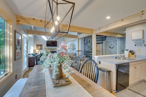 Dining - Serene Hideaway with Views, 1 Mi to Hike & Ski! (Wintergreen Resort)
