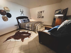 2 habitaciones, tabla de planchar con plancha, wifi y ropa de cama 