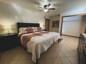 2 bedrooms, iron/ironing board, WiFi, bed sheets - Bunkhouse Barndominium (Eureka Springs)