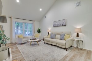 TV, fireplace, video game console, Hulu - 7 Mi to Camelback Mtn: Chic Penn Estates Home (East Stroudsburg)
