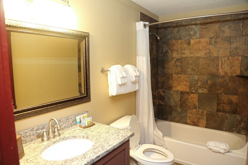 Shenandoah Crossing™ - 2 Bedroom 1 Bath Deluxe Cabin