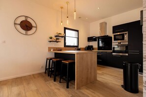 Fridge, microwave, oven, stovetop - House ALL COMFORT with TERRACE, outside shower, NEAR BEACH of Amiets (Cléder)