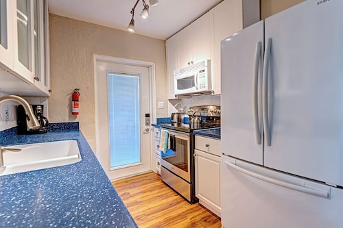 Sun-Kissed Getaway: Beach Bungalow Just Steps from Cocoa Beach Seashore