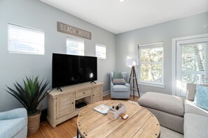 TV connectée, lecteur de DVD, livres