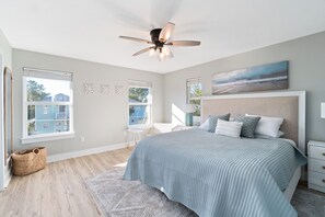 4 camere, una scrivania, ferro/asse da stiro, culla da viaggio