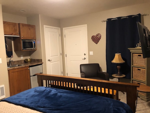 1 chambre, fer et planche à repasser, accès au Wi-Fi (inclus)