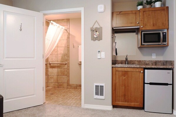 Frigorífic, microones, forn i placa de cuina 