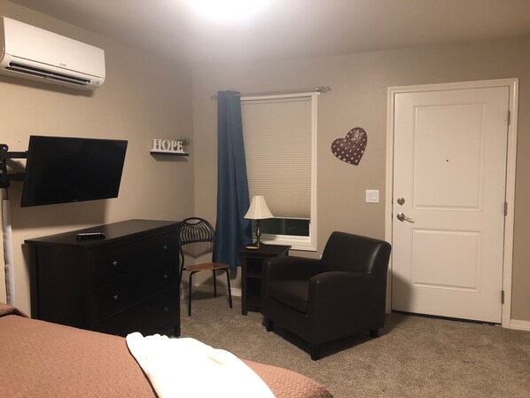 1 dormitori, planxa i posts de planxar, wifi gratuïta i roba de llit 