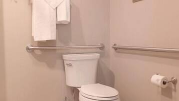 淋浴设施、吹风机、毛巾、肥皂