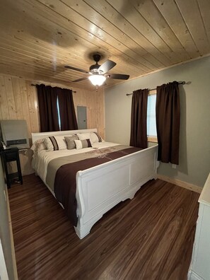 3 chambres, fer et planche à repasser, Wi-Fi, draps fournis