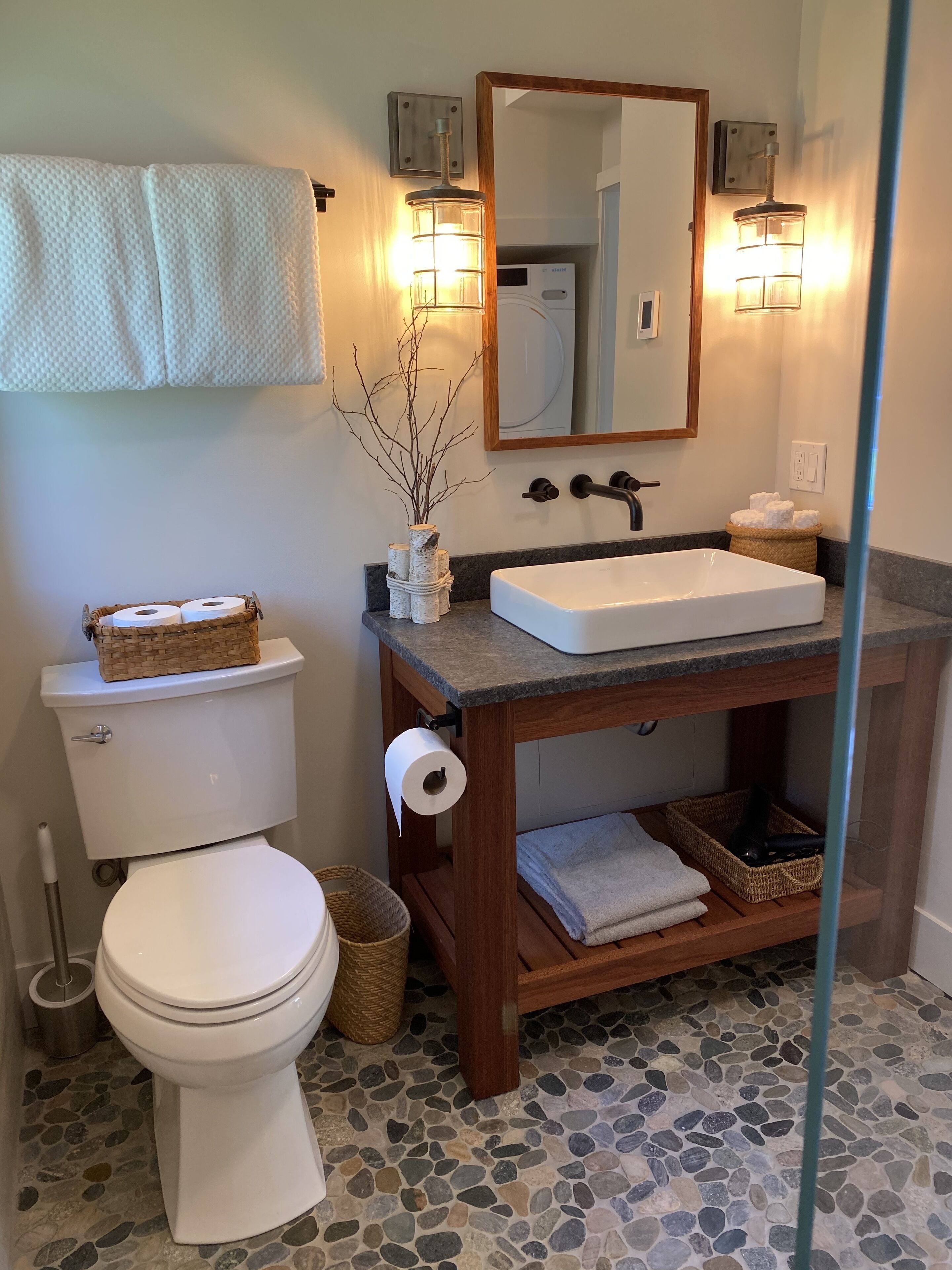 Newly Renovated Cottage with views of Barter's Creek