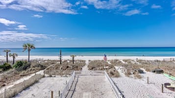 Am Strand, Liegestühle, Strandtücher