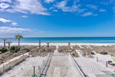 OCEAN FRONT / ON THE BEACH Charming Townhome at West Side of PCB- LAGUNA BEACH