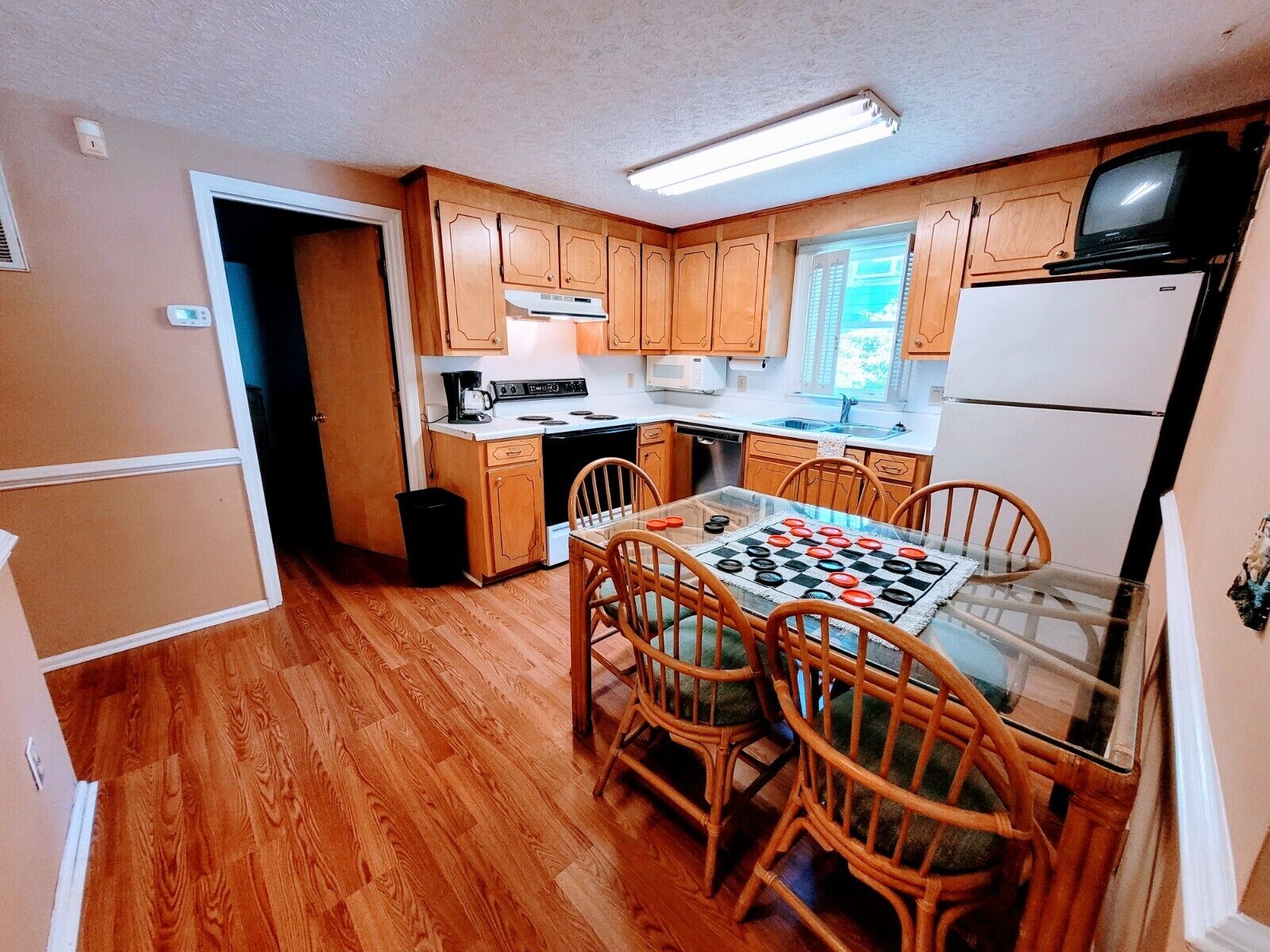 Lava-louças, talheres/pratos/utensílios de cozinha