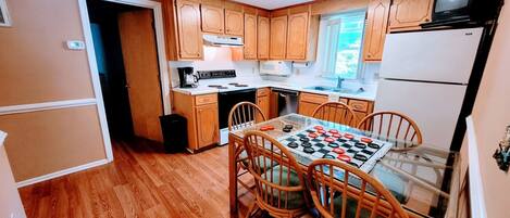 Dishwasher, cookware/dishes/utensils