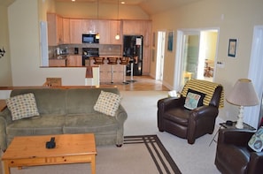 TV - Willet's Way-Waterfront w/ Private Dock, Closest Neighborhood to Beach (Chincoteague)