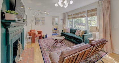 ✷ Dazzling Downtown Deco ✷ 2 BD 1 BA Home